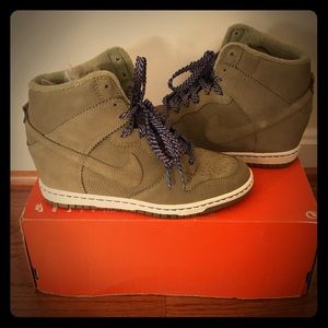 NEW Women’s Nike Dunk Sky High sneakers.  Size 7.5